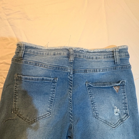 Woman’s skinny flare leg - Picture 2 of 2